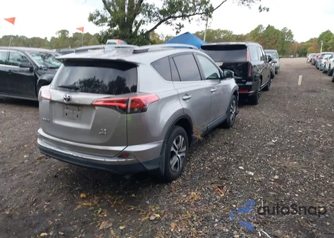 2017 Toyota Rav4 Le z USA, uszkodzony, nr VIN 2T3BFREV0HW592071